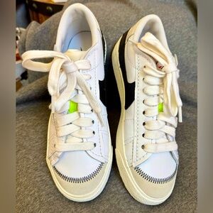 Nike Blazer Low ‘77 Jumbo White Black sail sneaker. Worn once. Like new